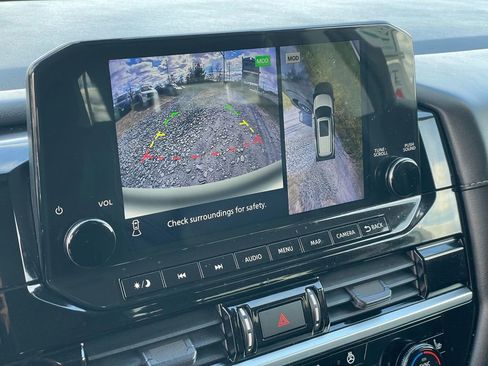 Certified 2023 Nissan Pathfinder SL w/ Black Appearance Package image 20