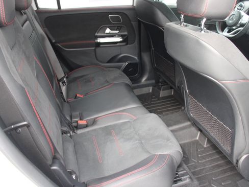 Used 2022 Mercedes-Benz GLB 250 4MATIC image 18