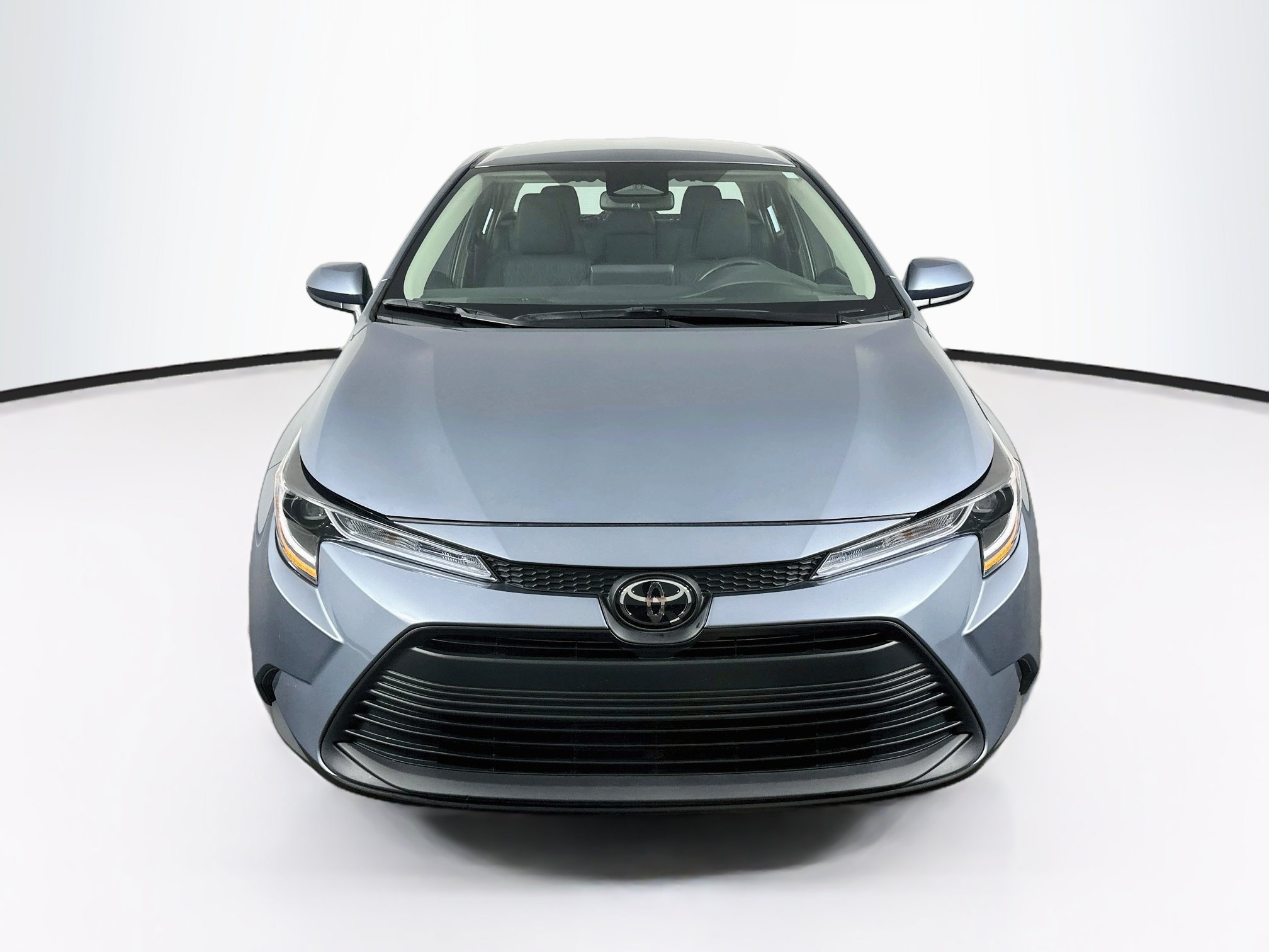 Used 2025 Toyota Corolla LE FWD image 2