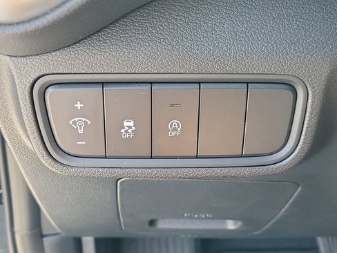 Used 2025 Kia Soul LX w/ LX Technology Package FWD image 28
