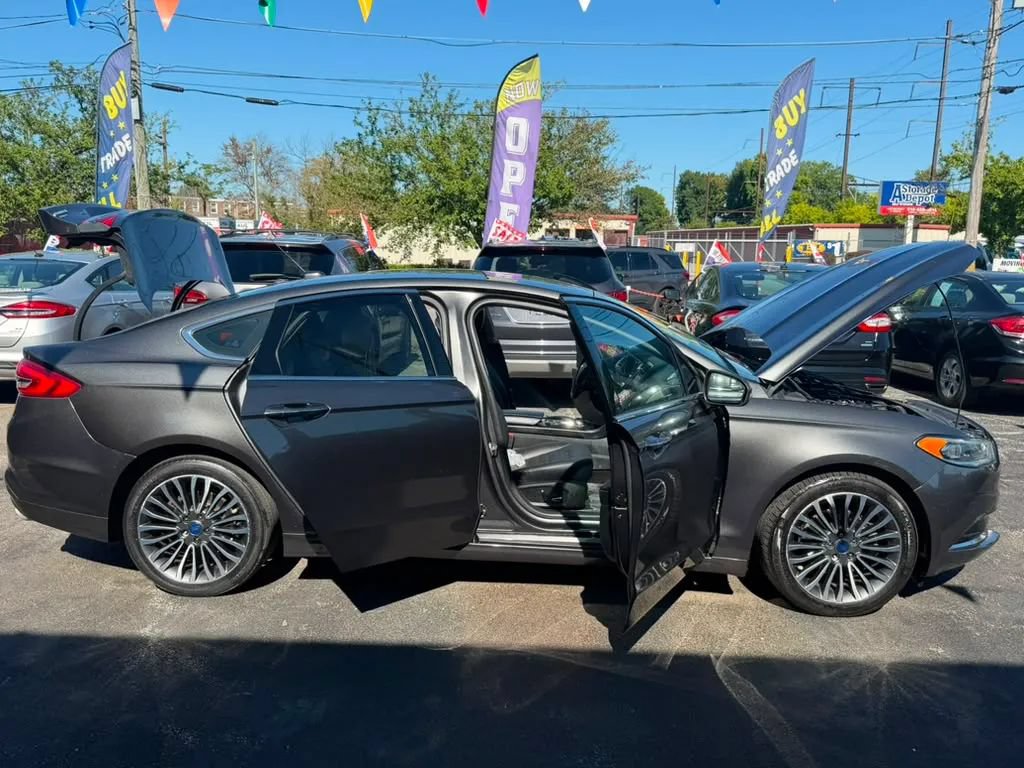 Used 2018 Ford Fusion SE w/ Fusion SE Technology Package FWD image 17