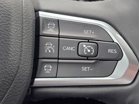 Used 2024 Jeep Compass Limited image 31