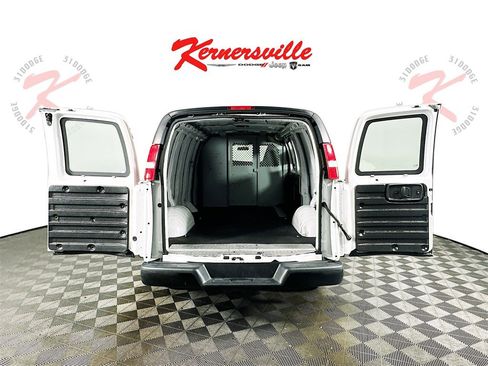 Used 2022 Chevrolet Express 2500 w/ Driver Convenience Package image 28