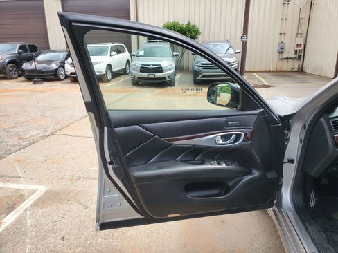 Used 2017 INFINITI Q70 3.7 w/ Sport Package RWD image 18