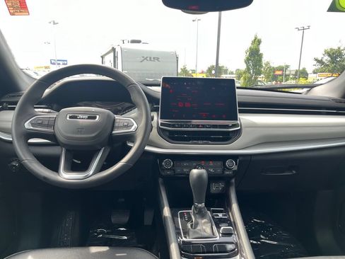 Used 2025 Jeep Compass Limited AWD/4WD image 16