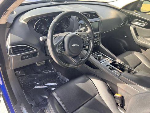 Used 2019 Jaguar F-PACE Premium AWD/4WD image 9