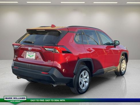 Used 2020 Toyota RAV4 LE image 8