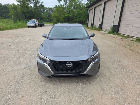 Used 2024 Nissan Sentra SV FWD image 3