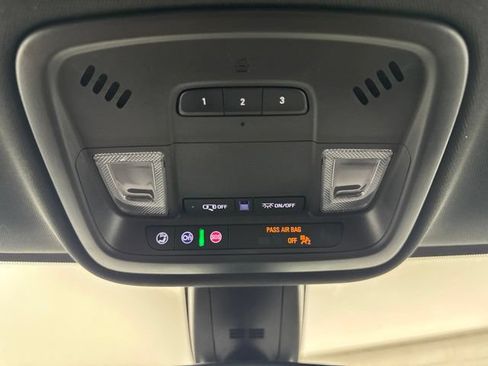 Used 2023 Chevrolet Traverse LT FWD image 20