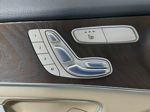 Used 2019 Mercedes-Benz GLC 300 4MATIC image 22