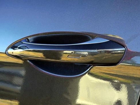 Used 2021 Porsche Panamera w/ Premium Package image 13