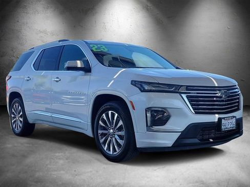 Certified 2023 Chevrolet Traverse Premier FWD image 2