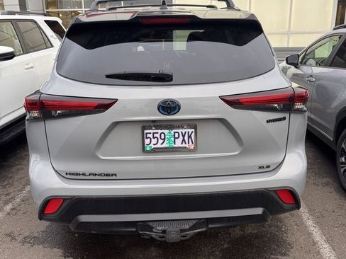 Certified 2024 Toyota Highlander XLE image 3