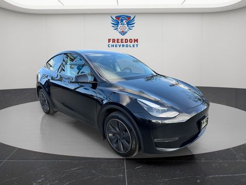 Used 2023 Tesla Model Y Long Range image 7