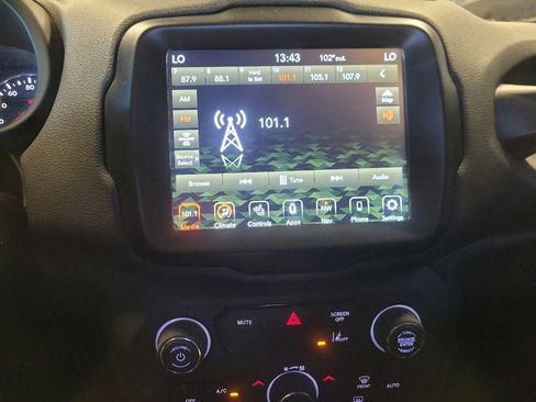 Used 2023 Jeep Renegade Latitude w/ Premium Group AWD/4WD image 25