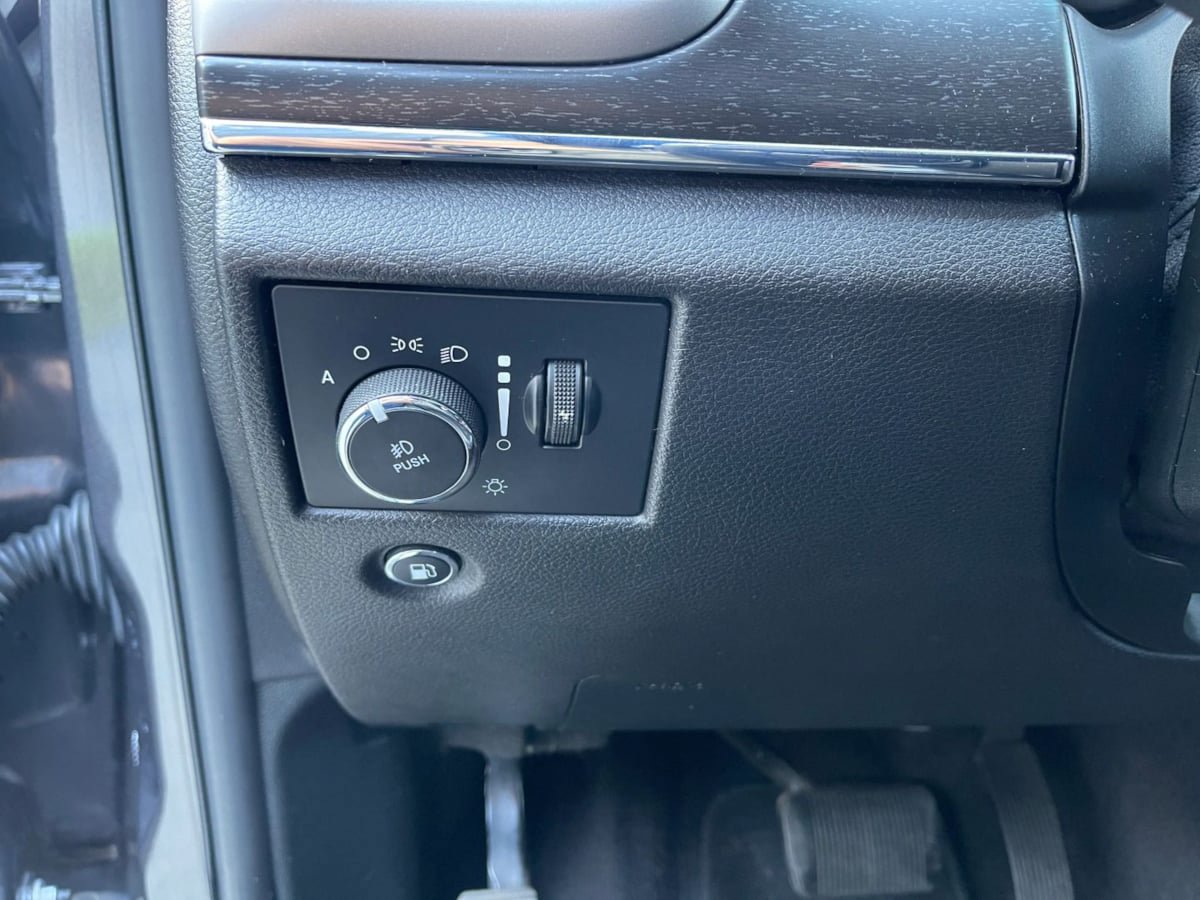 Used 2018 Jeep Grand Cherokee Limited RWD image 21