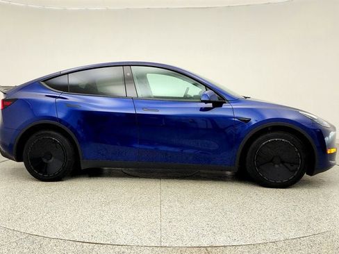 Used 2024 Tesla Model Y Long Range AWD/4WD image 4