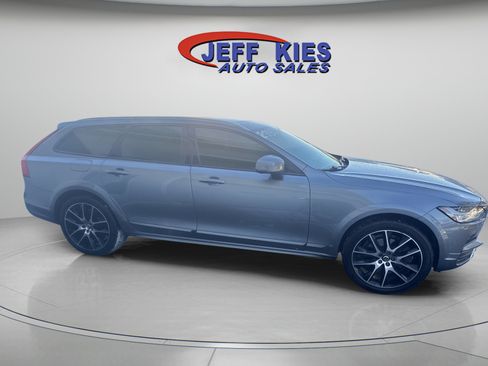 Used 2020 Volvo V90 T6 Cross Country image 4
