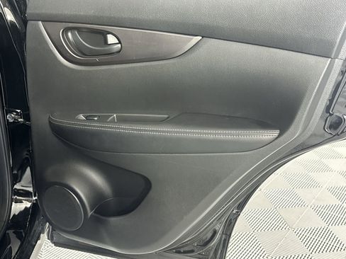 Used 2020 Nissan Rogue Sport S image 30