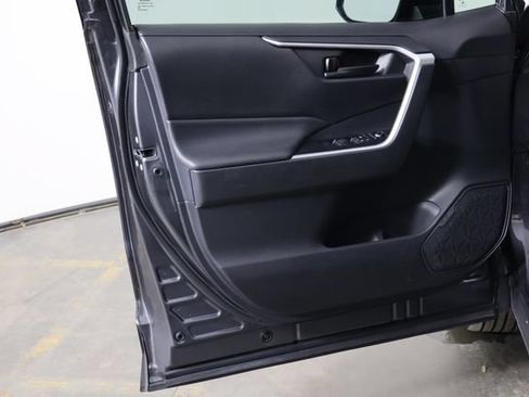 Used 2021 Toyota RAV4 LE w/ Carpet Mat Package (TMS) AWD/4WD image 19