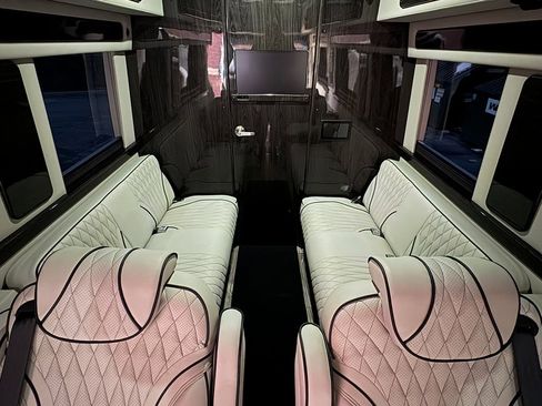 Used 2024 Mercedes-Benz Sprinter 3500 image 39