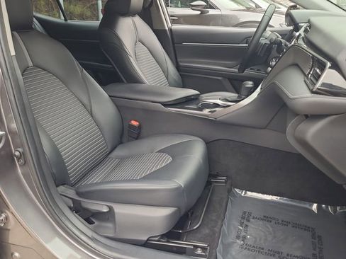Used 2020 Toyota Camry SE image 18