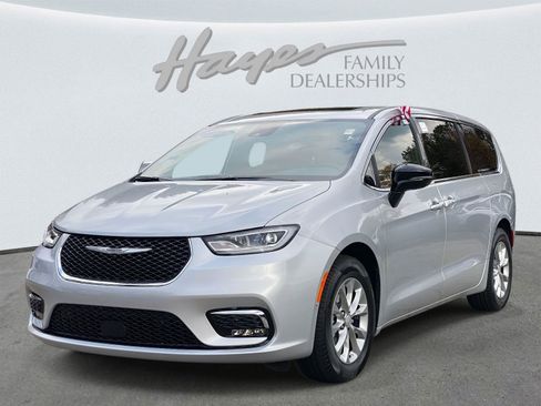 New 2026 Chrysler Pacifica Limited image 23