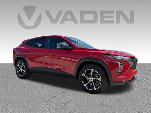 New 2026 Chevrolet Trax RS w/ Sunroof Package FWD image 3