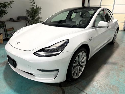 Used 2020 Tesla Model 3 Standard Range Plus image 3