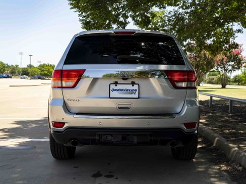 Used 2011 Jeep Grand Cherokee Overland AWD/4WD image 8