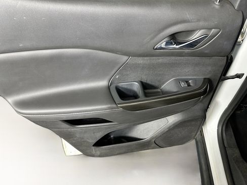 Used 2023 GMC Acadia SLT image 25