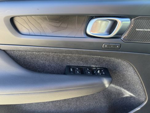 Used 2023 Volvo C40 P8 Recharge Ultimate image 9