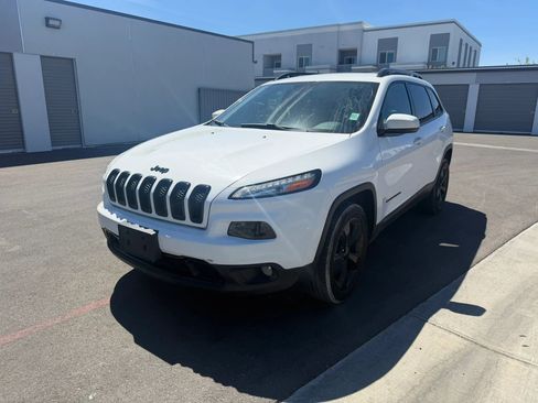 Used 2018 Jeep Cherokee Latitude w/ Altitude Package image 2