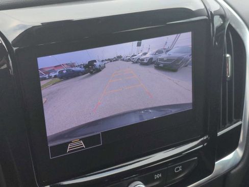 Used 2020 Chevrolet Traverse LT FWD image 14
