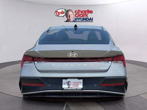 Used 2024 Hyundai Elantra Limited FWD image 4