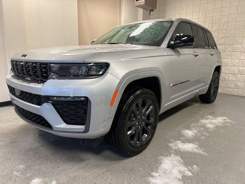 New 2026 Jeep Grand Cherokee Limited AWD/4WD image 12
