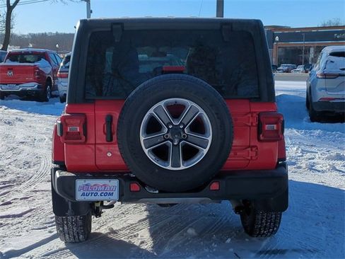 Used 2018 Jeep Wrangler Unlimited Sahara image 4