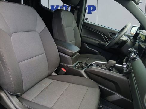 Used 2025 Chevrolet Colorado W/T image 17