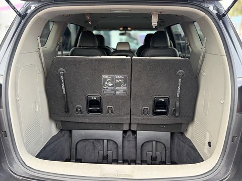 Used 2017 Kia Sedona LX w/ LX Essentials Premium Package FWD image 23