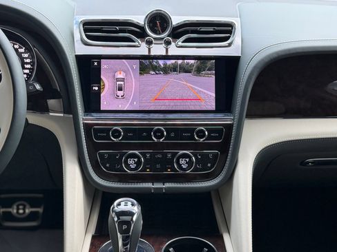 Certified 2024 Bentley Bentayga Extended Wheelbase AWD/4WD image 39