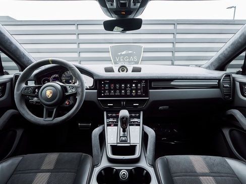 Used 2022 Porsche Cayenne Turbo GT image 50