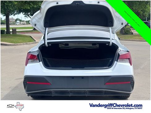 Used 2025 Hyundai Elantra Sport FWD image 12