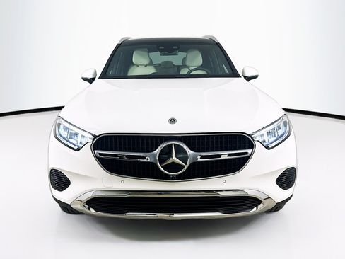 Used 2025 Mercedes-Benz GLC 300 4MATIC image 2