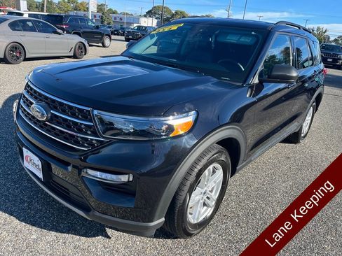Used 2024 Ford Explorer XLT w/ Equipment Group 202A image 4