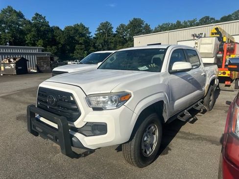 Used 2018 Toyota Tacoma SR w/ SR Convenience Package RWD image 13