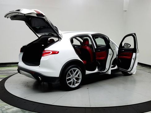 Used 2019 Alfa Romeo Stelvio AWD image 11