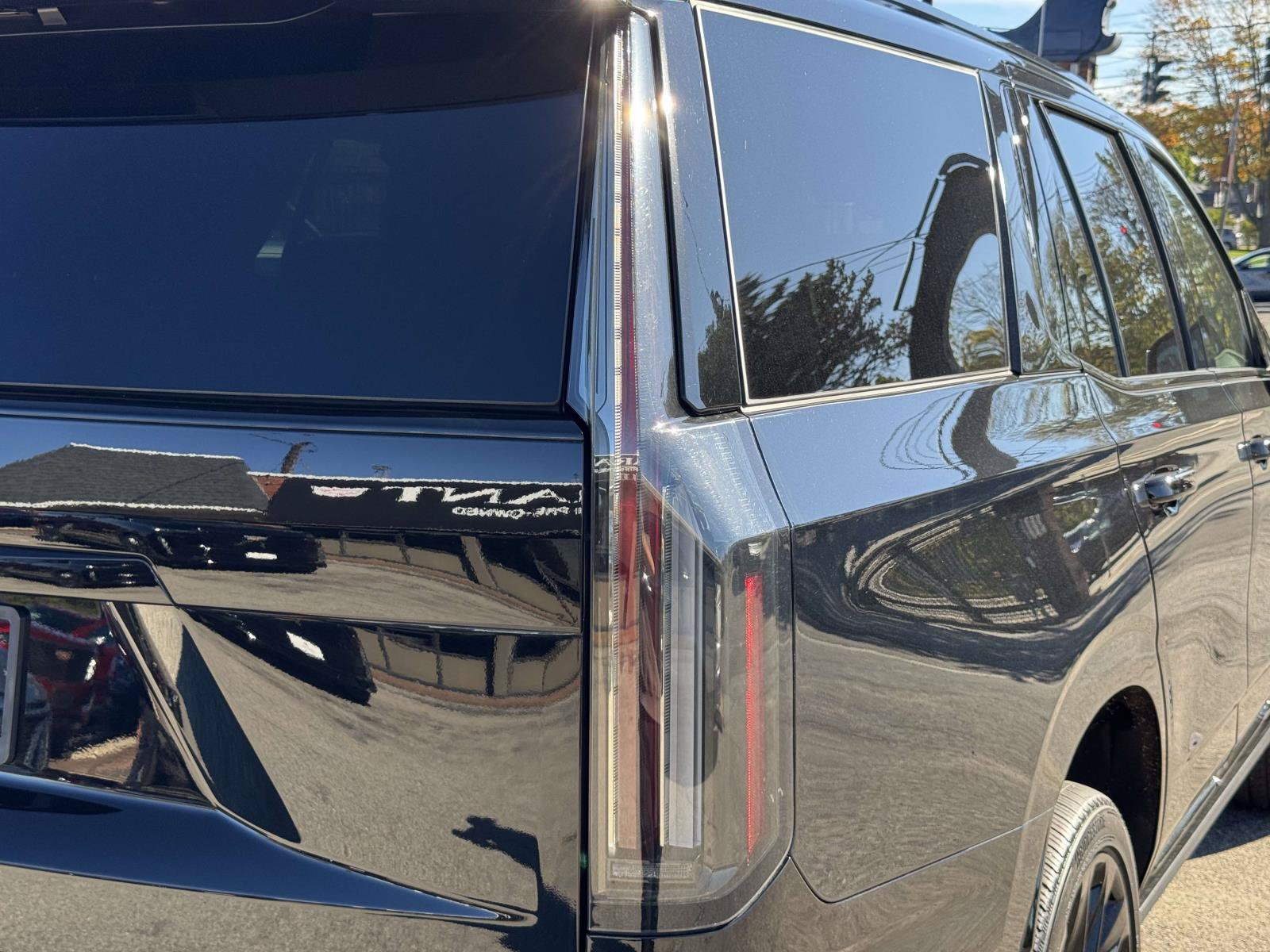 Used 2025 Cadillac Escalade Sport Platinum w/ LPO, ONYX Package AWD/4WD image 10