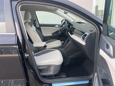 New 2026 Volkswagen Taos SE FWD image 26