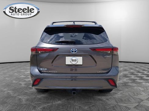 Used 2024 Toyota Highlander Limited FWD image 15