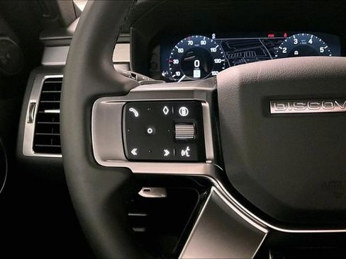 Certified 2025 Land Rover Discovery Dynamic SE AWD/4WD image 19